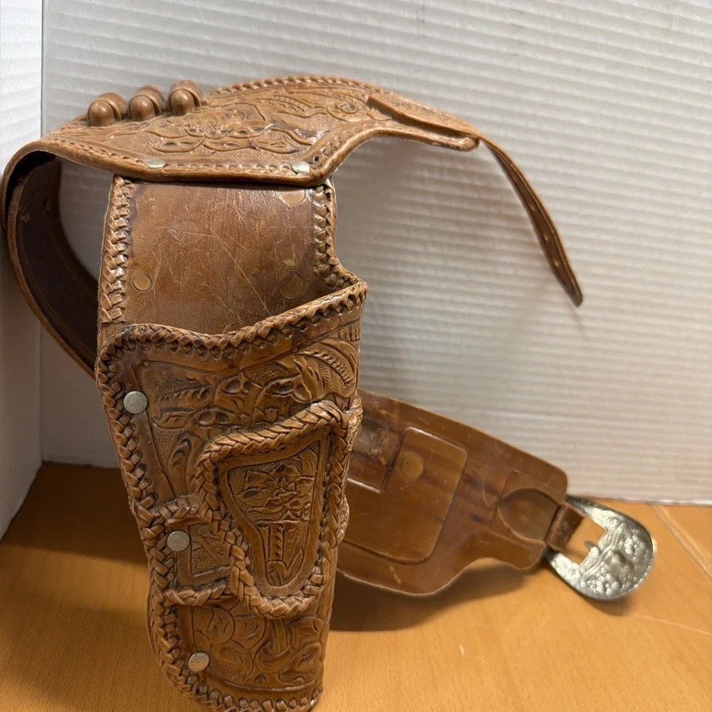 VTG PONY BOY Cap Gun SINGLE HOLSTER and BELT 6 PLASTIC BULLETS Made On. (No Gun)